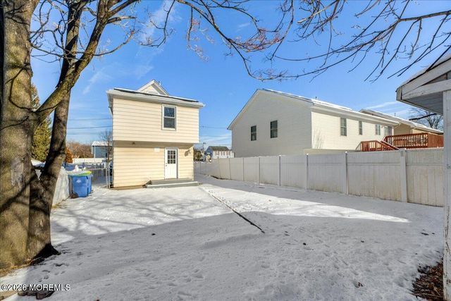 27 N 3rd Avenue, Manville, NJ 08835