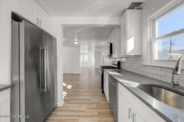 27 N 3rd Avenue, Manville, NJ 08835