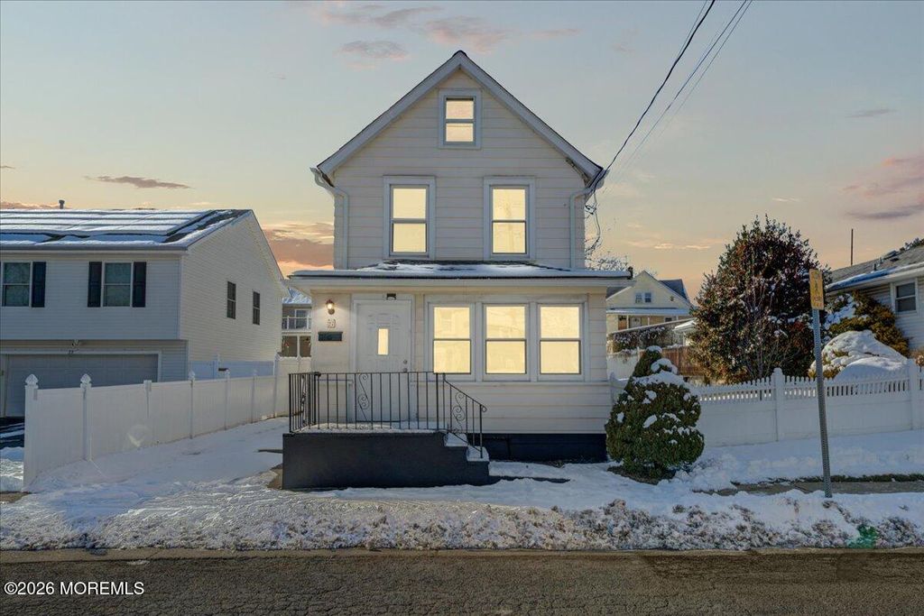 27 N 3rd Avenue, Manville, NJ 08835