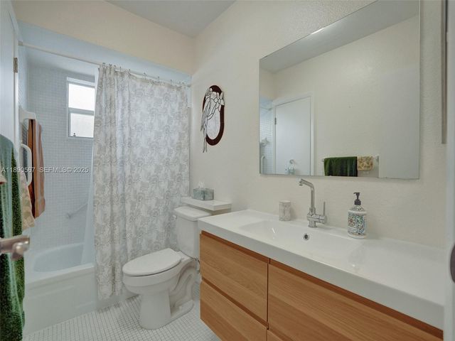 3506 NW 49th Avenue 508, Lauderdale Lakes, FL 33319