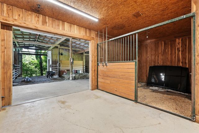 1880 Clydeton Rd, Waverly, TN 37185