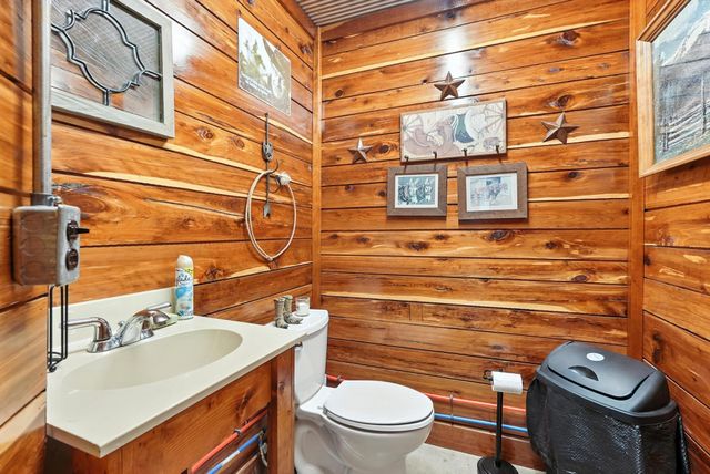 1880 Clydeton Rd, Waverly, TN 37185