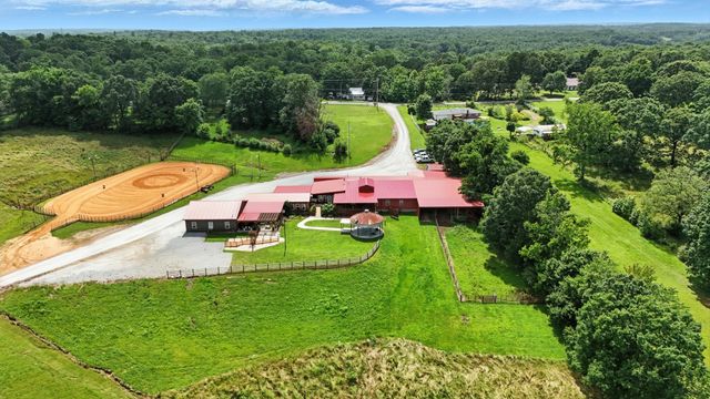 1880 Clydeton Rd, Waverly, TN 37185