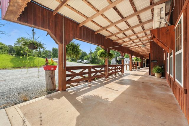 1880 Clydeton Rd, Waverly, TN 37185
