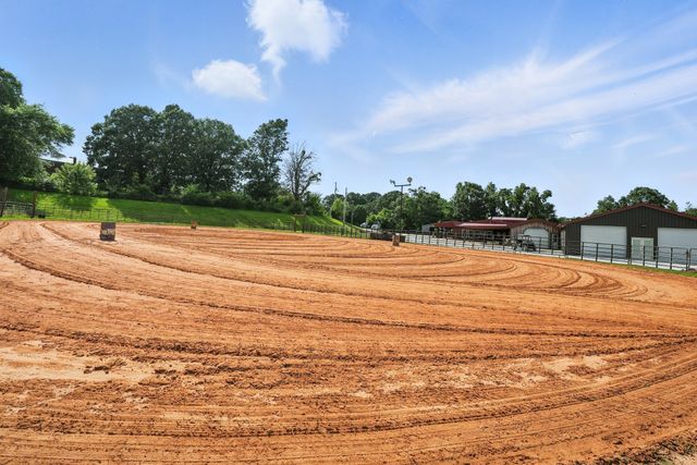 1880 Clydeton Rd, Waverly, TN 37185