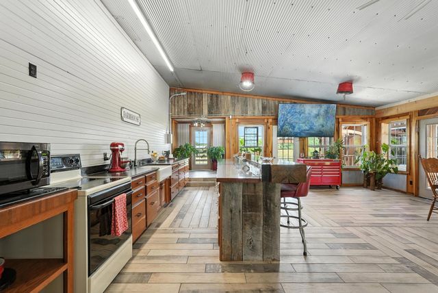 1880 Clydeton Rd, Waverly, TN 37185