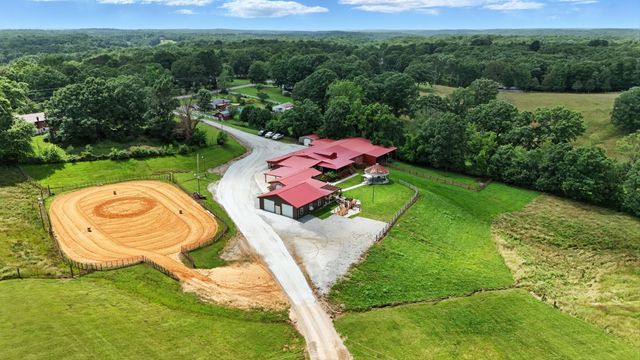 1880 Clydeton Rd, Waverly, TN 37185