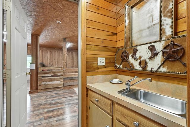 1880 Clydeton Rd, Waverly, TN 37185