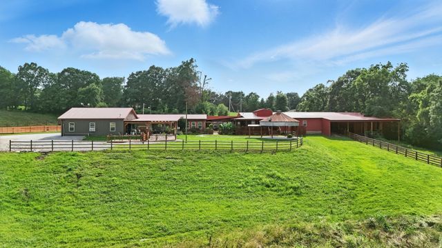 1880 Clydeton Rd, Waverly, TN 37185