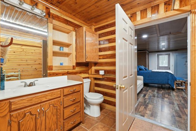 1880 Clydeton Rd, Waverly, TN 37185