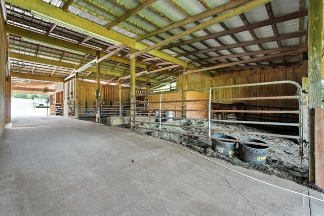 1880 Clydeton Rd, Waverly, TN 37185