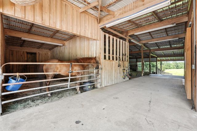 1880 Clydeton Rd, Waverly, TN 37185