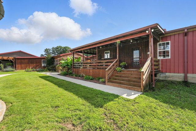 1880 Clydeton Rd, Waverly, TN 37185