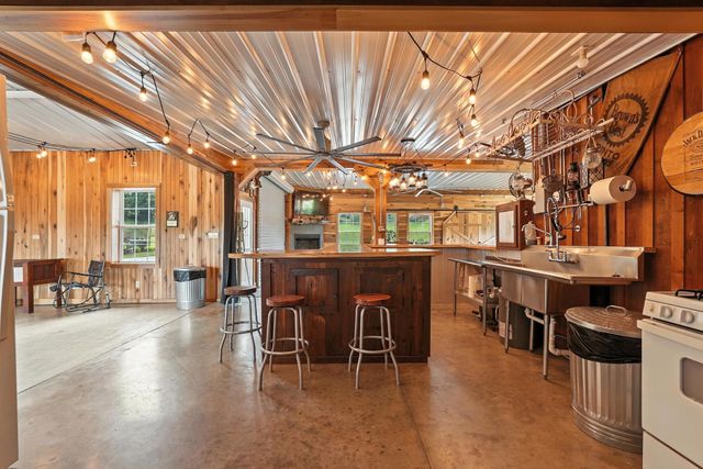 1880 Clydeton Rd, Waverly, TN 37185