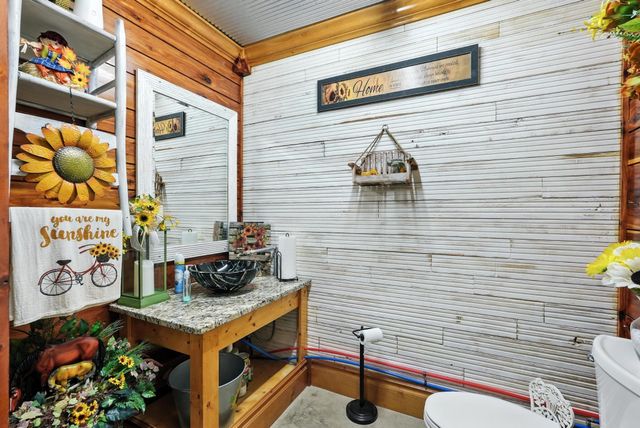 1880 Clydeton Rd, Waverly, TN 37185