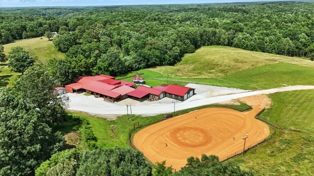 1880 Clydeton Rd, Waverly, TN 37185