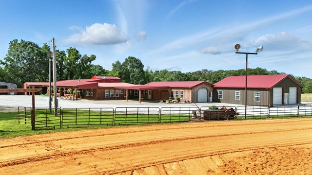 1880 Clydeton Rd, Waverly, TN 37185