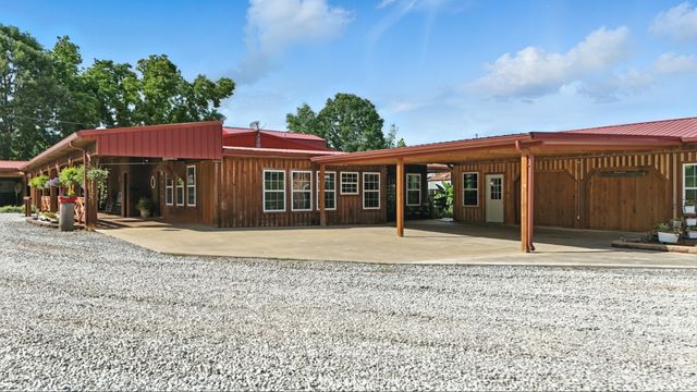 1880 Clydeton Rd, Waverly, TN 37185