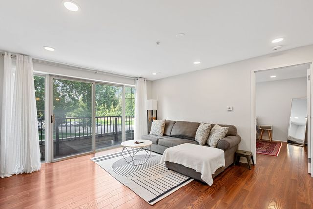 1800 Dewes Street 201, Glenview, IL 60025