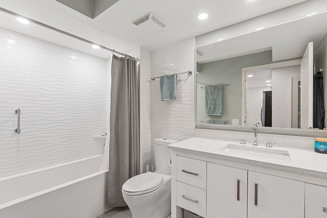 1800 Dewes Street 201, Glenview, IL 60025