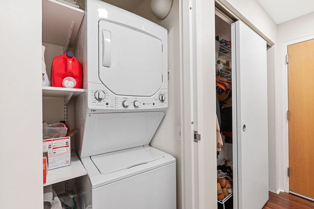 1800 Dewes Street 201, Glenview, IL 60025