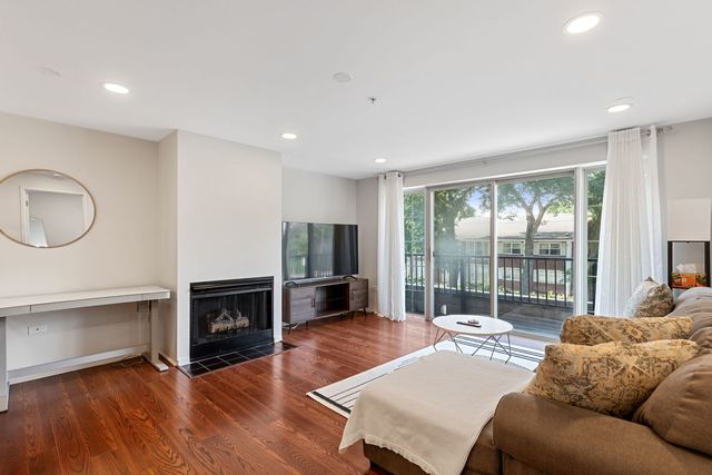 1800 Dewes Street 201, Glenview, IL 60025