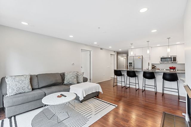 1800 Dewes Street 201, Glenview, IL 60025