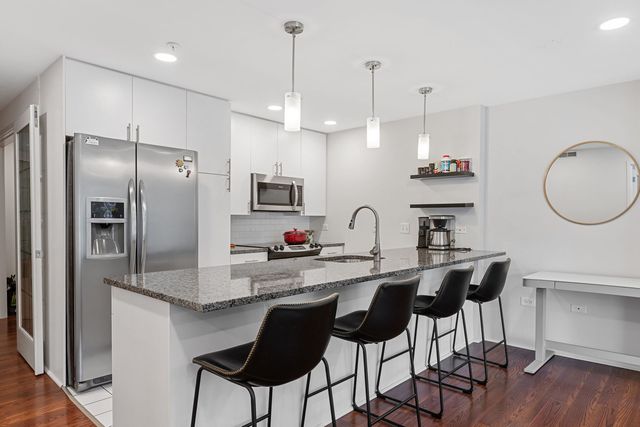 1800 Dewes Street 201, Glenview, IL 60025