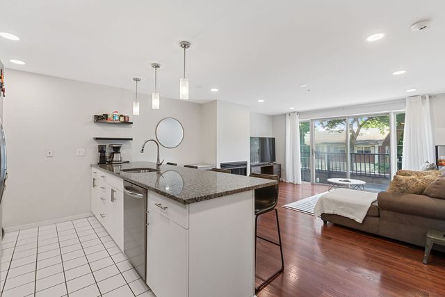 1800 Dewes Street 201, Glenview, IL 60025