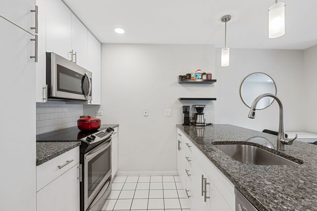 1800 Dewes Street 201, Glenview, IL 60025