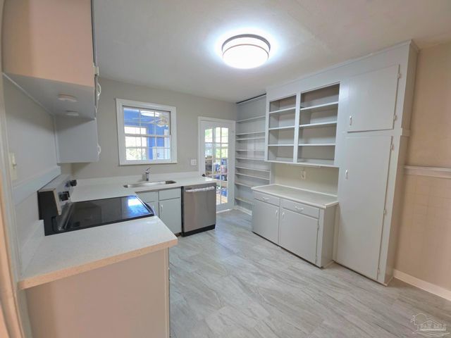 120 W Lakeview Ave, Pensacola, FL 32501