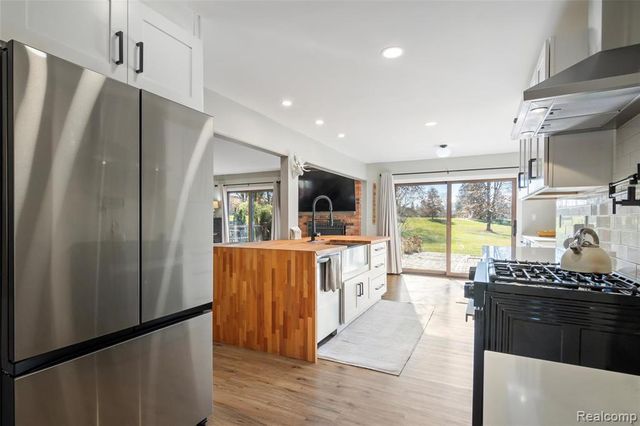 42085 Banbury Road, Northville, MI 48168