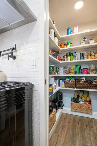 42085 Banbury Road, Northville, MI 48168