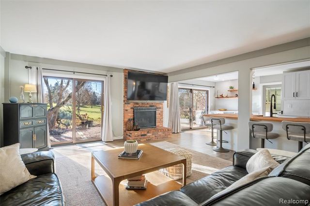 42085 Banbury Road, Northville, MI 48168