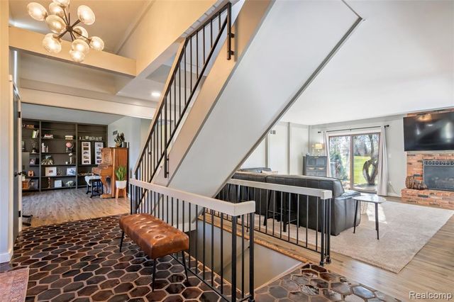 42085 Banbury Road, Northville, MI 48168