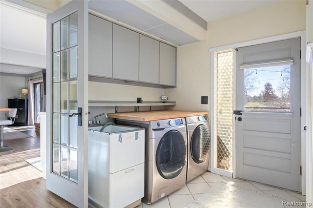 42085 Banbury Road, Northville, MI 48168