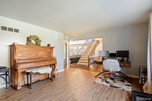 42085 Banbury Road, Northville, MI 48168