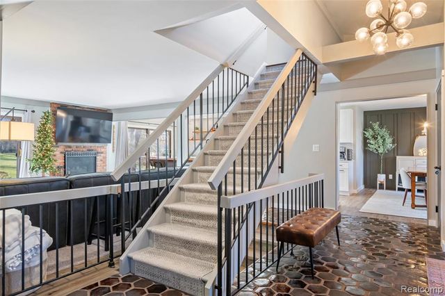 42085 Banbury Road, Northville, MI 48168