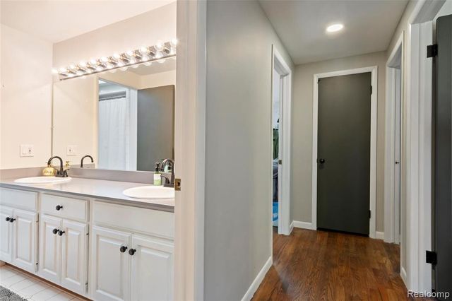 42085 Banbury Road, Northville, MI 48168