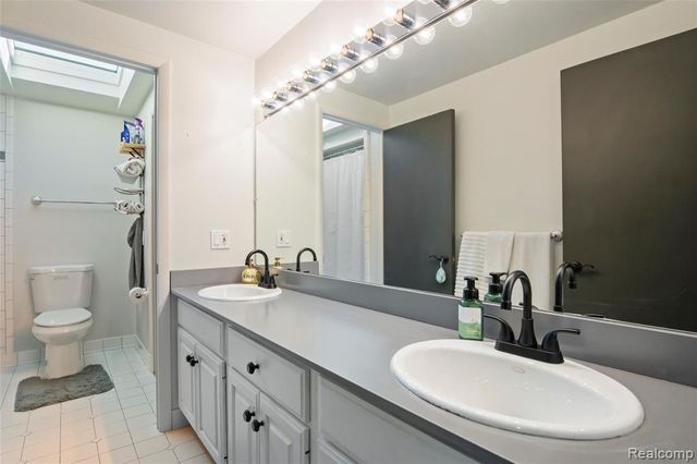 42085 Banbury Road, Northville, MI 48168