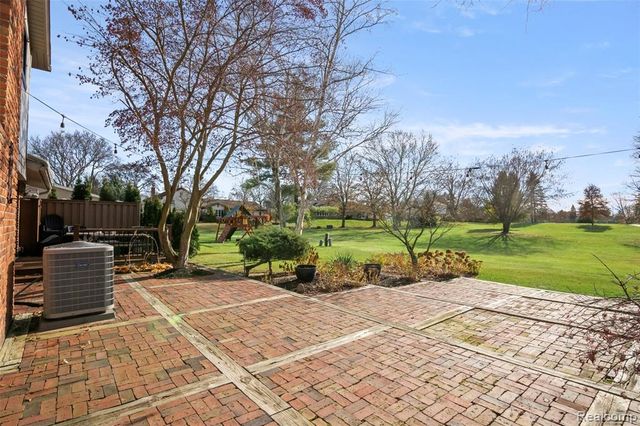 42085 Banbury Road, Northville, MI 48168