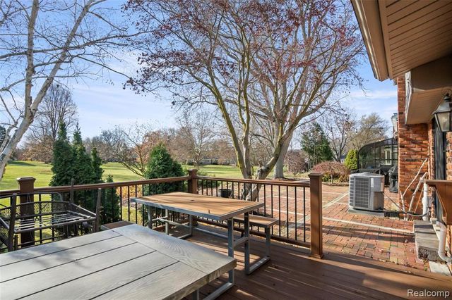 42085 Banbury Road, Northville, MI 48168