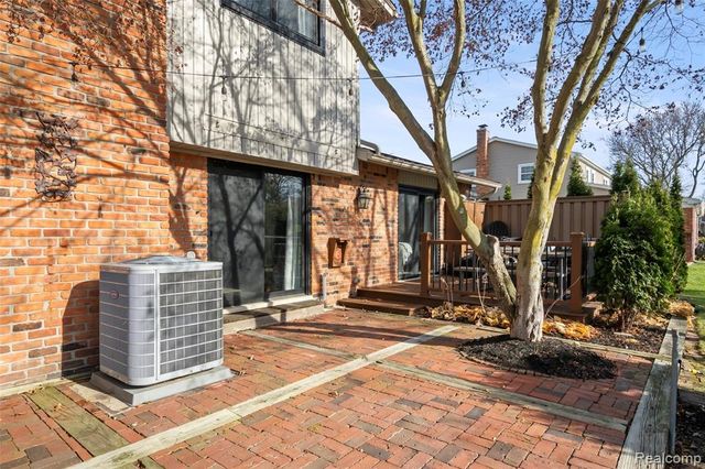 42085 Banbury Road, Northville, MI 48168