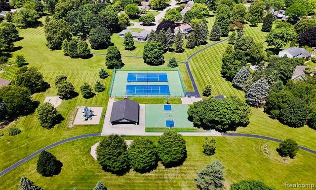 42085 Banbury Road, Northville, MI 48168