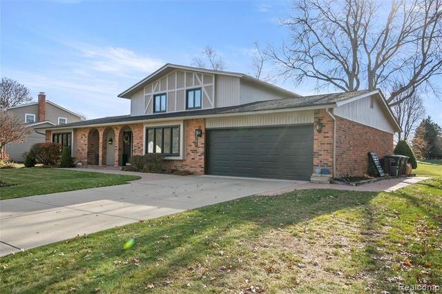 42085 Banbury Road, Northville, MI 48168