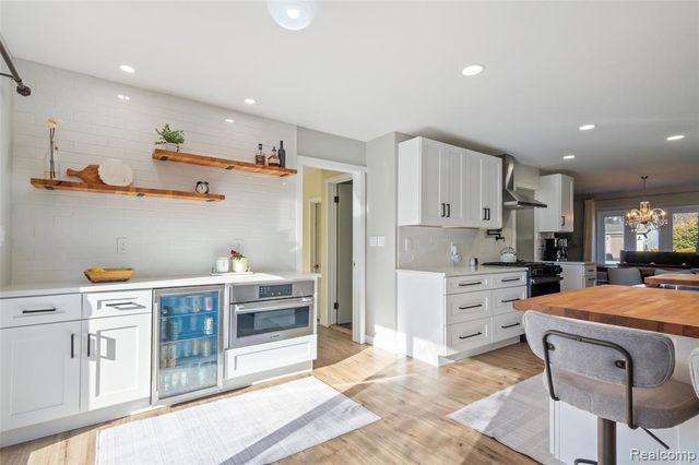 42085 Banbury Road, Northville, MI 48168