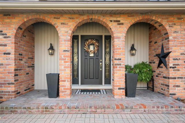 42085 Banbury Road, Northville, MI 48168