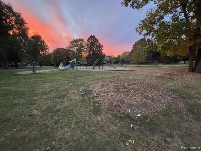 42085 Banbury Road, Northville, MI 48168