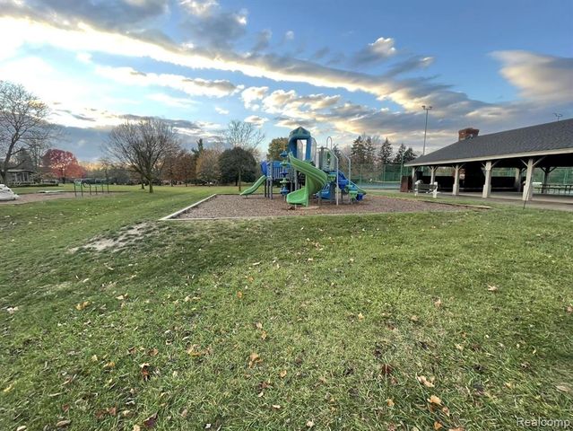 42085 Banbury Road, Northville, MI 48168