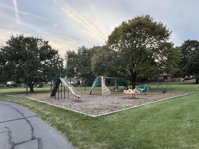 42085 Banbury Road, Northville, MI 48168